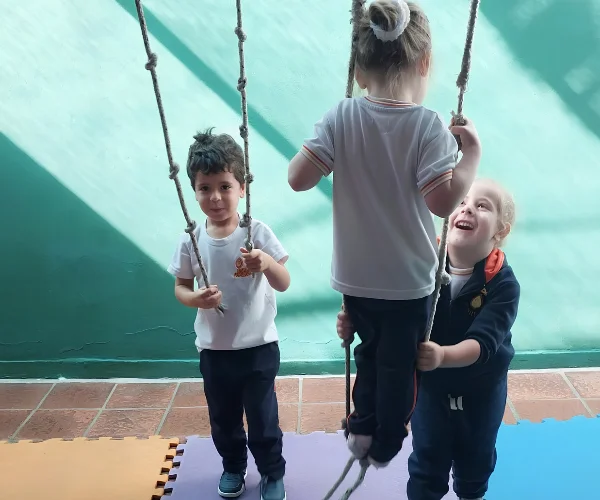 Actividad de movimiento y educación física en Jardín Semillitas